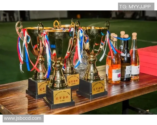 青春岁月里的足球明星陪伴我们成长的记忆与梦想